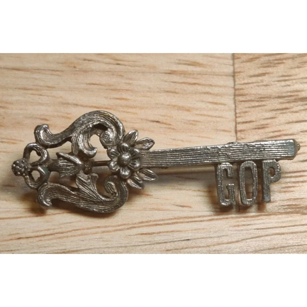 Vintage Sears old gold tone Brooch Pin Key GOP